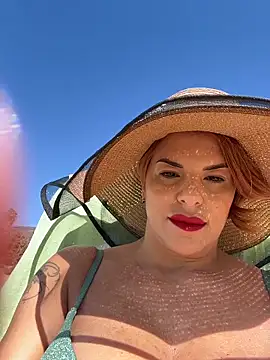 Snapshot of Selvaggia_official83 chatting on February 20, 1:44 pm Selvaggia official83 online show from February 20, 1:44 pm