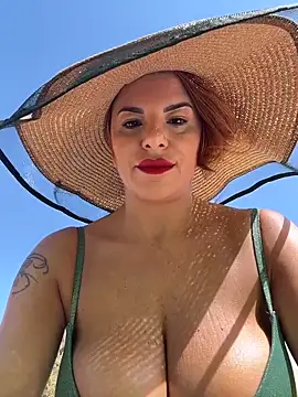 Snapshot of Selvaggia_official83 chatting on February 22, 11:53 am Selvaggia official83 online show from February 22, 11:53 am
