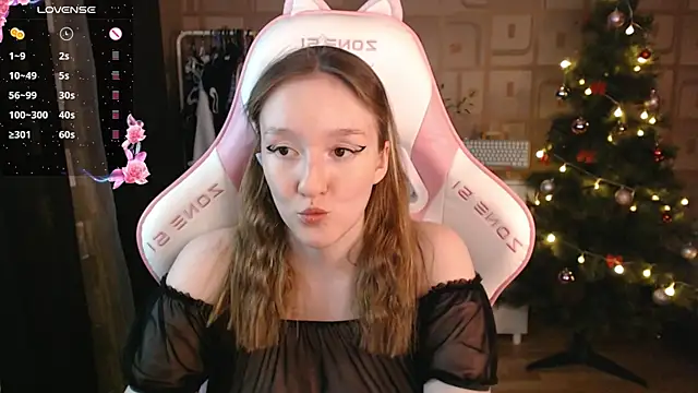 Snapshot of MoonlishSiren chatting on December 17, 7:37 pm MoonlishSiren online show from December 17, 7:37 pm