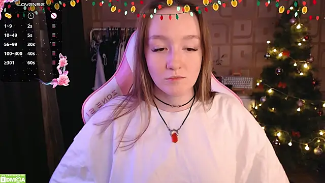 Snapshot of MoonlishSiren chatting on December 21, 6:12 pm MoonlishSiren online show from December 21, 6:12 pm