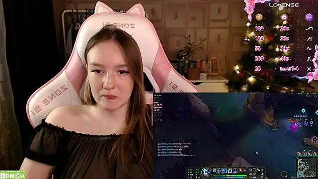 Snapshot of MoonlishSiren chatting on January 12, 9:40 pm MoonlishSiren online show from January 12, 9:40 pm