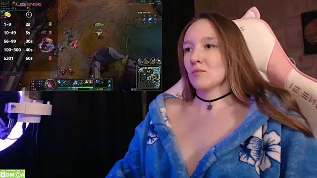 Snapshot of MoonlishSiren chatting on March 2, 9:11 pm MoonlishSiren online show from March 2, 9:11 pm