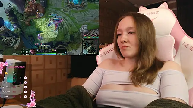 Snapshot of MoonlishSiren chatting on September 17, 8:32 pm MoonlishSiren online show from September 17, 8:32 pm