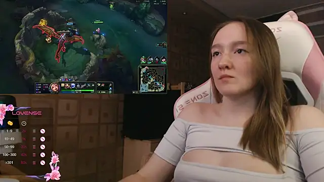 Snapshot of MoonlishSiren chatting on October 11, 8:18 pm MoonlishSiren online show from October 11, 8:18 pm