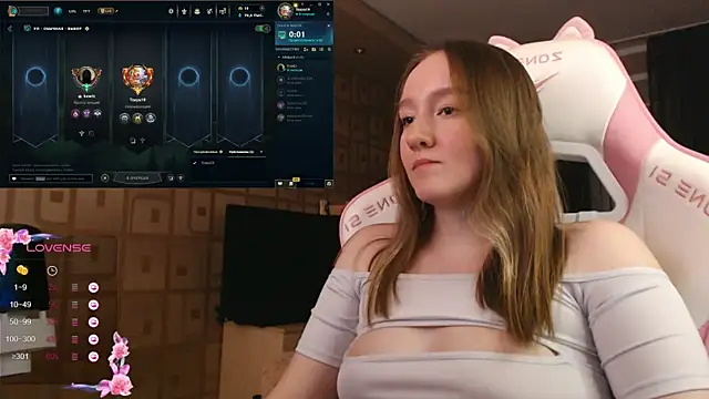 Snapshot of MoonlishSiren chatting on October 12, 8:52 pm MoonlishSiren online show from October 12, 8:52 pm