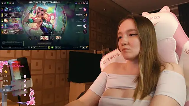 Snapshot of MoonlishSiren chatting on October 20, 9:04 pm MoonlishSiren online show from October 20, 9:04 pm