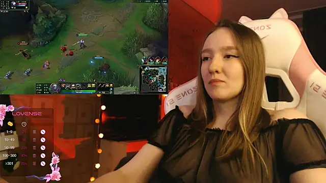 Snapshot of MoonlishSiren chatting on October 24, 8:16 pm MoonlishSiren online show from October 24, 8:16 pm