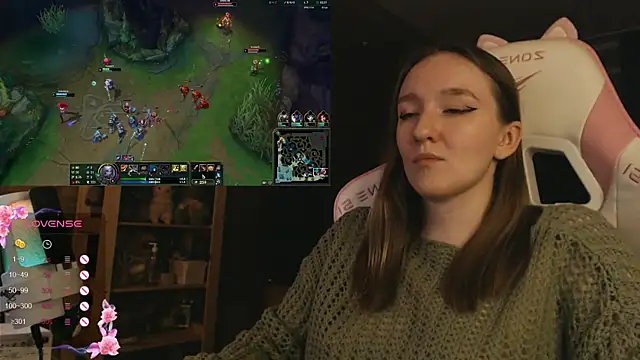 Snapshot of MoonlishSiren chatting on November 2, 8:11 pm MoonlishSiren online show from November 2, 8:11 pm