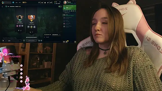 Snapshot of MoonlishSiren chatting on November 3, 9:05 pm MoonlishSiren online show from November 3, 9:05 pm