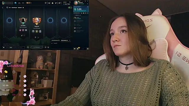 Snapshot of MoonlishSiren chatting on November 6, 9:05 pm MoonlishSiren online show from November 6, 9:05 pm