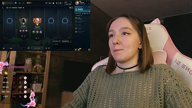 Snapshot of MoonlishSiren chatting on November 8, 7:12 pm MoonlishSiren online show from November 8, 7:12 pm