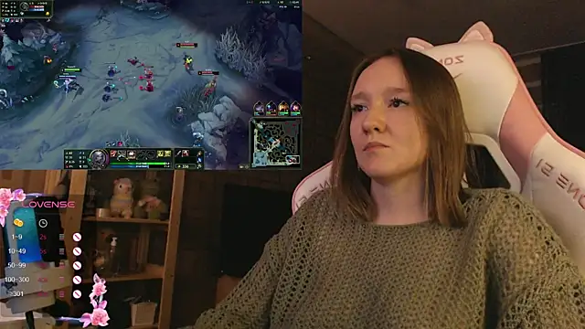 Snapshot of MoonlishSiren chatting on November 25, 9:37 pm MoonlishSiren online show from November 25, 9:37 pm