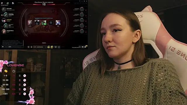 Snapshot of MoonlishSiren chatting on December 4, 8:28 pm MoonlishSiren online show from December 4, 8:28 pm