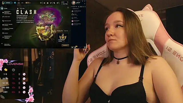 Snapshot of MoonlishSiren chatting on December 14, 6:12 pm MoonlishSiren online show from December 14, 6:12 pm