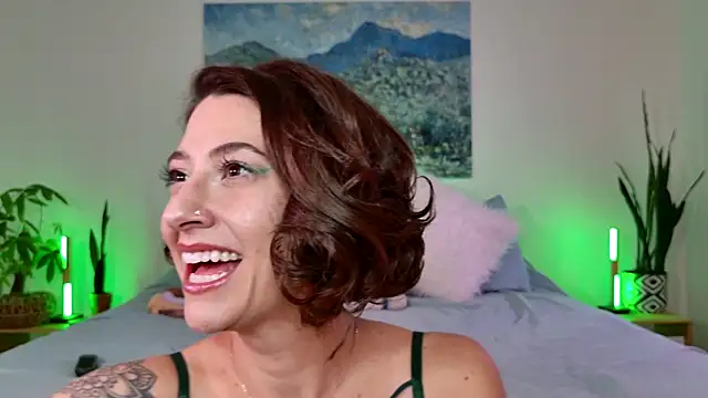 Snapshot of OutdoorXventure chatting on December 22, 6:49 am OutdoorXventure online show from December 22, 6:49 am