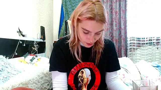 Sophie Bell online show from May 10, 4:34 pm