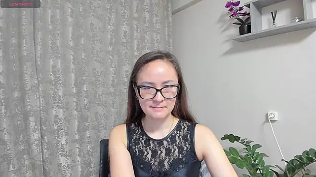 Diana Taylor online show from April 14, 9:10 pm