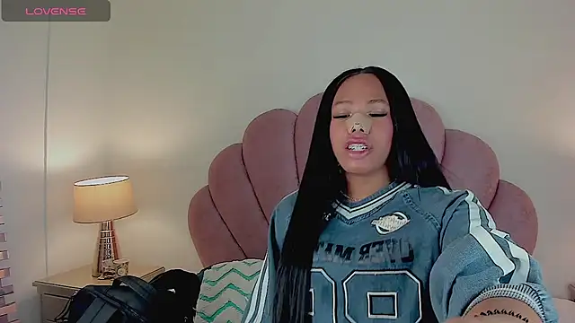 Snapshot of Nicole_Paradise chatting on October 7, 12:24 pm Nicole Paradise online show from October 7, 12:24 pm