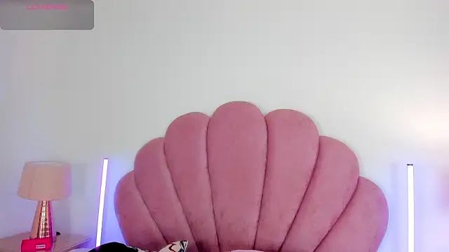 Snapshot of Nicole_Paradise chatting on April 29, 2:54 pm Nicole Paradise online show from April 29, 2:54 pm