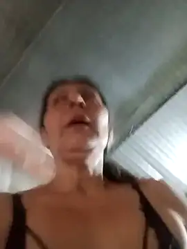 Snapshot of Mia-funny20 chatting on February 19, 7:48 pm Mia-funny20 online show from February 19, 7:48 pm