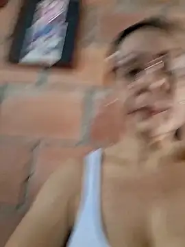 Snapshot of Mia-funny20 chatting on November 14, 8:29 pm Mia-funny20 online show from November 14, 8:29 pm