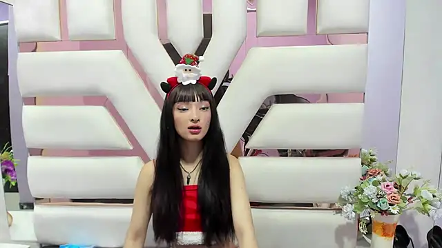 Snapshot of Aurora_18 chatting on December 14, 2:31 pm Aurora 18 online show from December 14, 2:31 pm