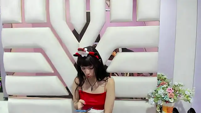 Snapshot of Aurora_18 chatting on December 14, 5:47 pm Aurora 18 online show from December 14, 5:47 pm