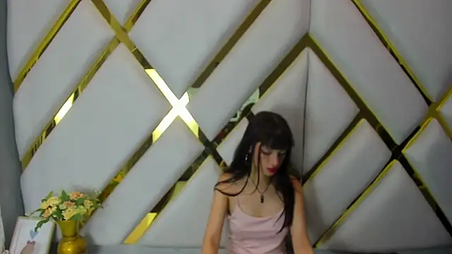 Snapshot of Aurora_18 chatting on December 19, 5:40 pm Aurora 18 online show from December 19, 5:40 pm