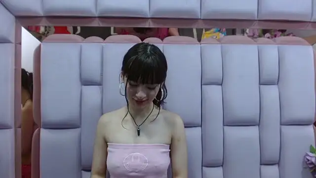 Snapshot of Aurora_18 chatting on February 1, 12:40 am Aurora 18 online show from February 1, 12:40 am