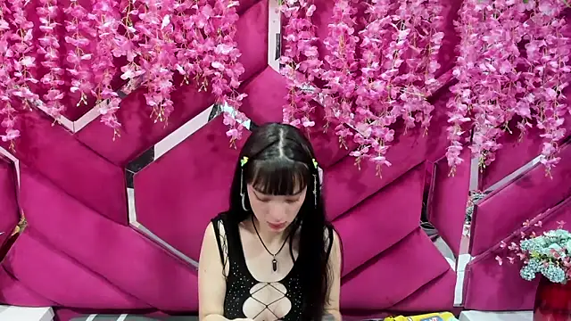 Snapshot of Aurora_18 chatting on February 10, 9:15 pm Aurora 18 online show from February 10, 9:15 pm