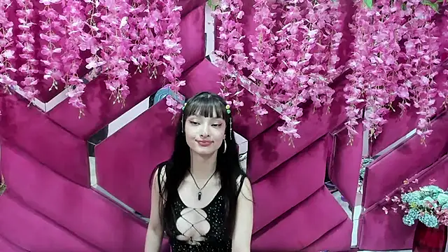 Snapshot of Aurora_18 chatting on February 11, 12:17 am Aurora 18 online show from February 11, 12:17 am