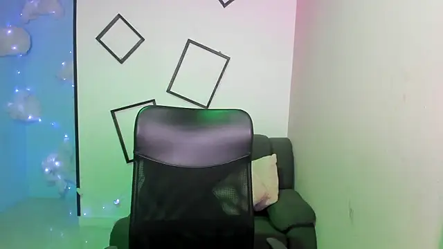 Snapshot of Aurora_18 chatting on October 23, 2:49 pm Aurora 18 online show from October 23, 2:49 pm