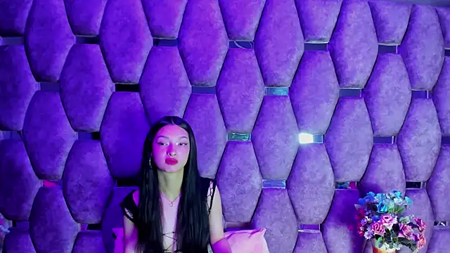 Aurora 18 online show from December 22, 2:25 pm