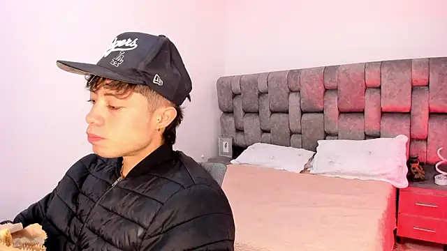 MarcusCollinss  online show from December 4, 12:03 pm