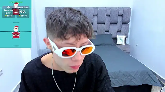 MarcusCollinss  online show from December 14, 4:09 pm