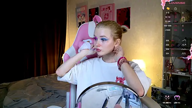 LexieLoree online show from December 11, 3:35 am