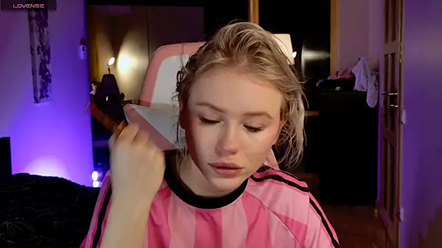 LexieLoree online show from March 3, 4:14 am