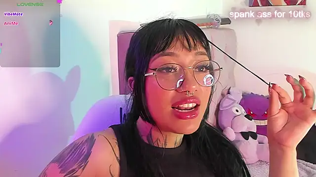 Snapshot of Akari1_Mischief chatting on January 4, 4:23 am Akari1 Mischief online show from January 4, 4:23 am