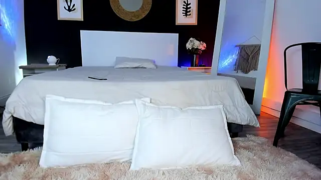 VioletPaket online show from January 6, 11:47 am