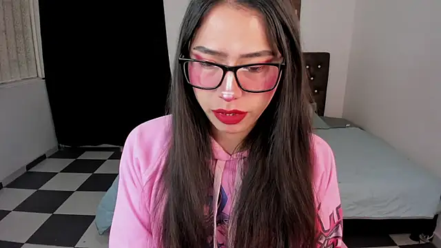 Snapshot of paula_kawaiifu_ chatting on December 5, 2:11 pm paula kawaiifu online show from December 5, 2:11 pm