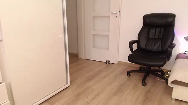 amberdoll4u online show from February 17, 9:35 am