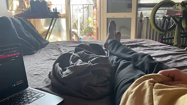 kameray12 online show from March 1, 8:45 am