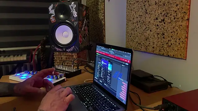 kameray12 online show from March 7, 4:44 pm