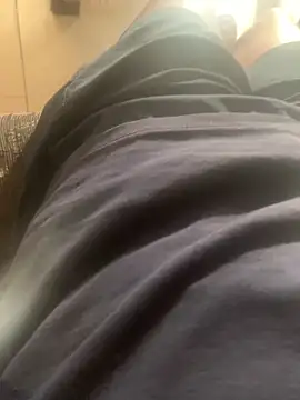 Snapshot of DManL chatting on November 10, 4:00 am DManL online show from November 10, 4:00 am