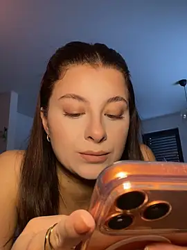 Mia-Minou online show from February 7, 8:40 am