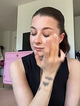 Mia-Minou online show from March 5, 11:17 am