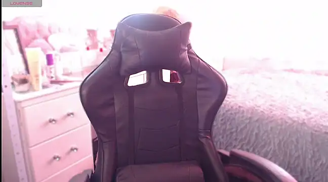 Snapshot of Beamber_ chatting on March 16, 1:49 pm Beamber online show from March 16, 1:49 pm