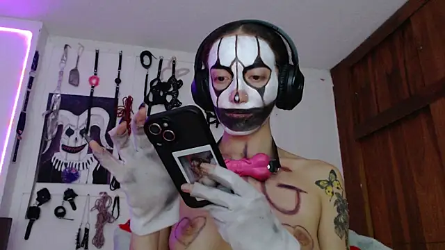 Eloise-brown online show from January 4, 11:59 pm