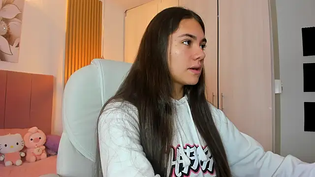 mia nevaeh online show from January 7, 8:21 pm