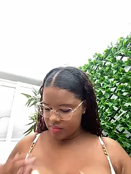 Snapshot of antonella_19x chatting on December 4, 7:23 pm antonella 19x online show from December 4, 7:23 pm